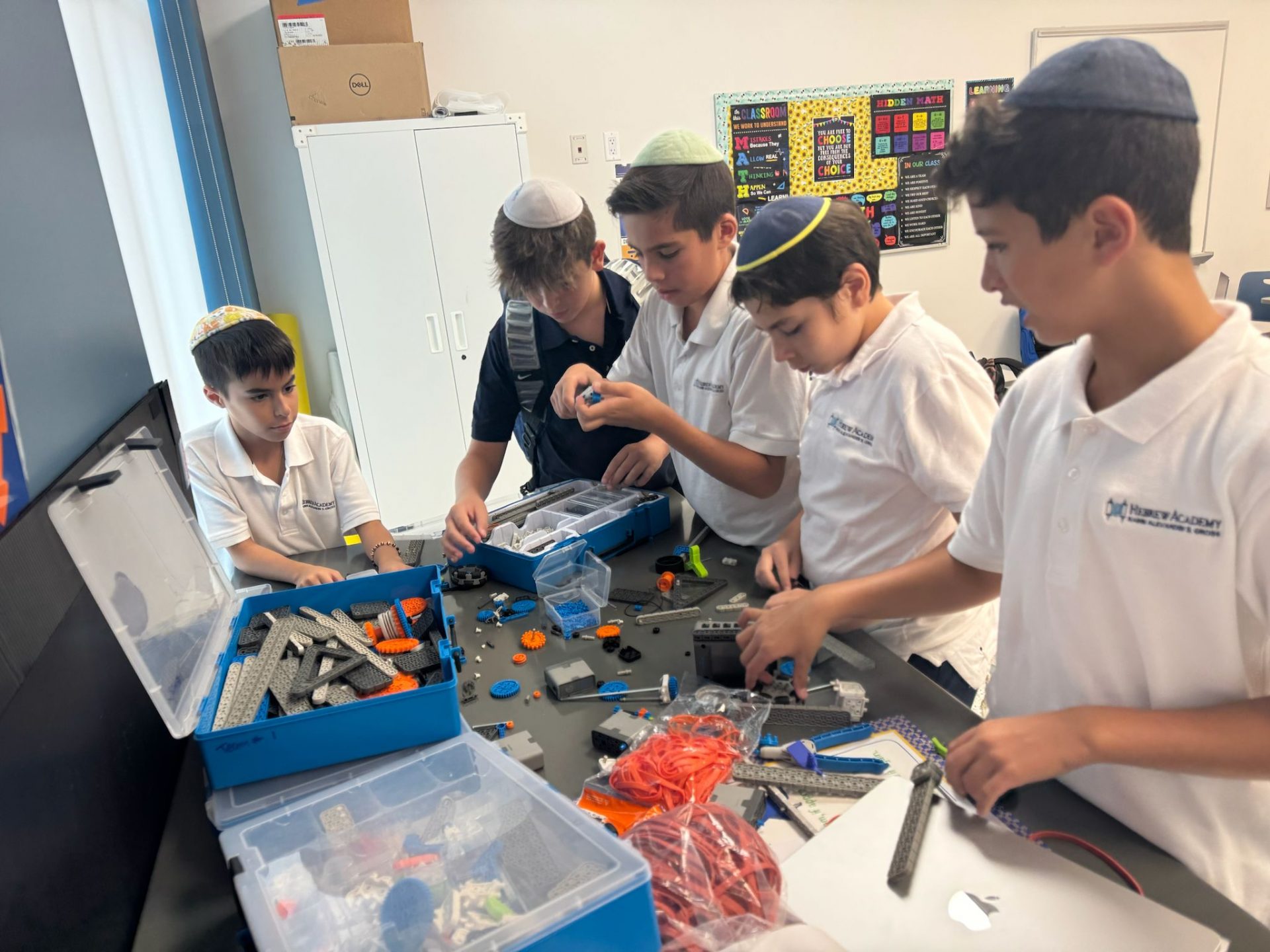 Middle School Electives – STEAM is in Full Swing!
